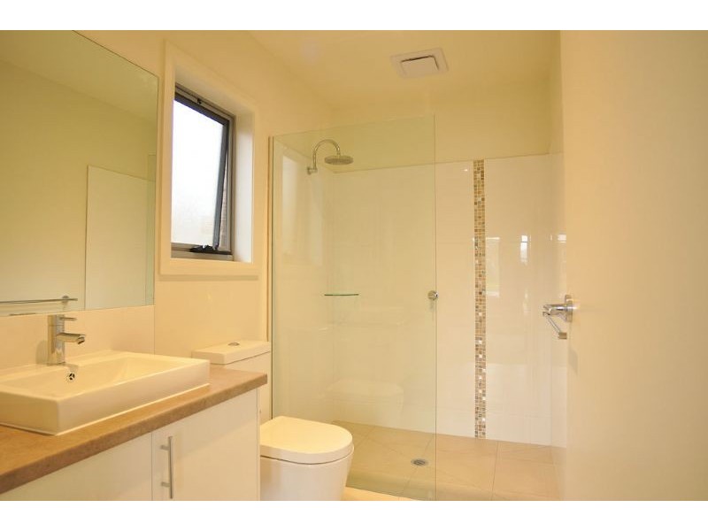 16 Grandview Grv, Inverloch VIC 3996