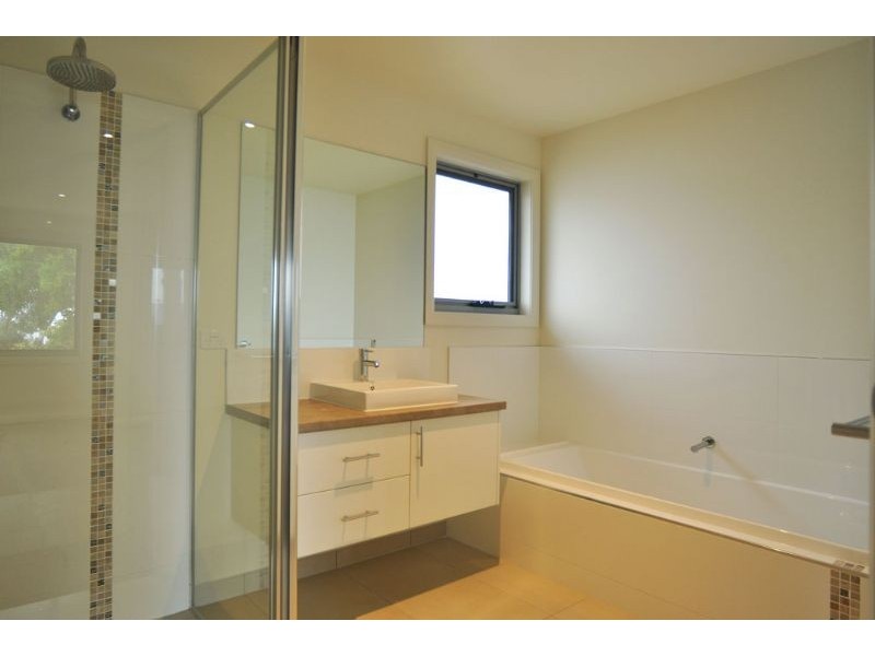 16 Grandview Grv, Inverloch VIC 3996