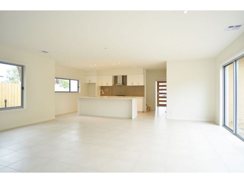 16 Grandview Grv, Inverloch VIC 3996