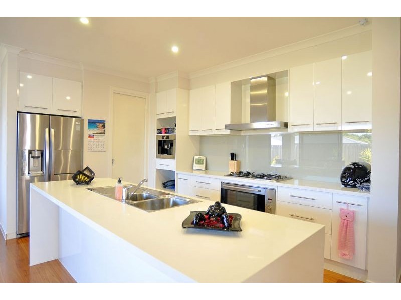 18 Surrey Place, Inverloch VIC 3996