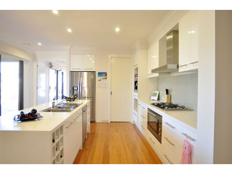 18 Surrey Place, Inverloch VIC 3996