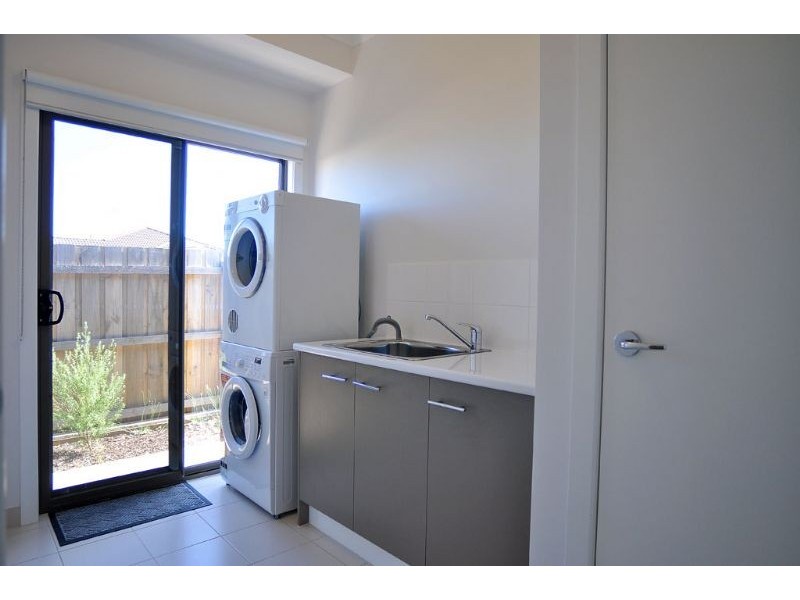 18 Surrey Place, Inverloch VIC 3996