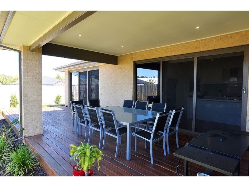18 Surrey Place, Inverloch VIC 3996
