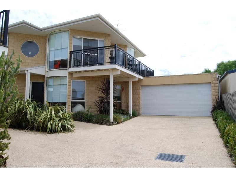 3/5  Scarborough, Inverloch VIC 3996
