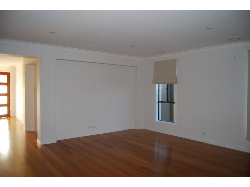 18 Surrey Place, Inverloch VIC 3996