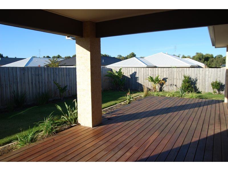 18 Surrey Place, Inverloch VIC 3996