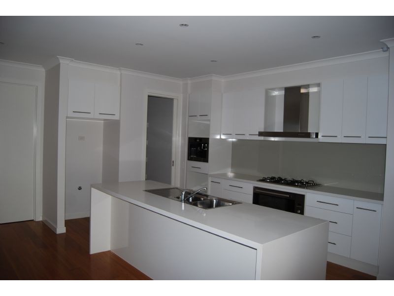 18 Surrey Place, Inverloch VIC 3996