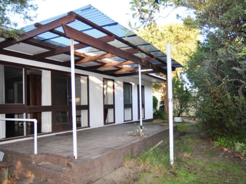 98 Lohr Ave, Inverloch VIC 3996