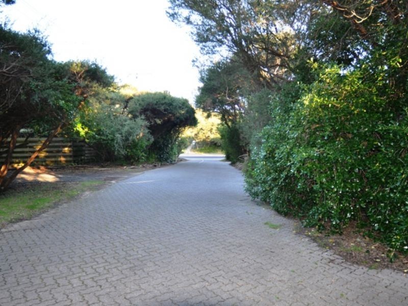 98 Lohr Ave, Inverloch VIC 3996