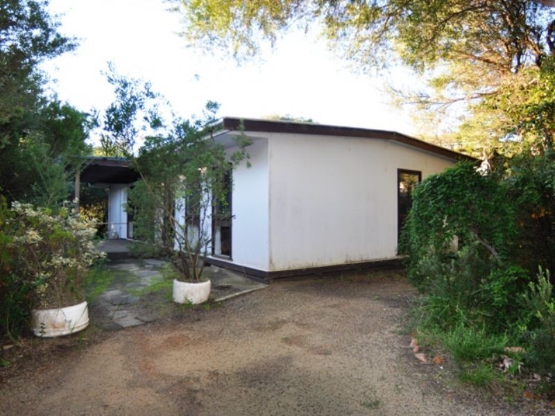 98 Lohr Ave, Inverloch VIC 3996