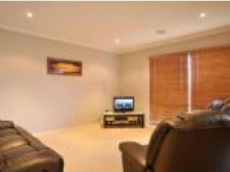 76 Cuttriss St, Inverloch VIC 3996