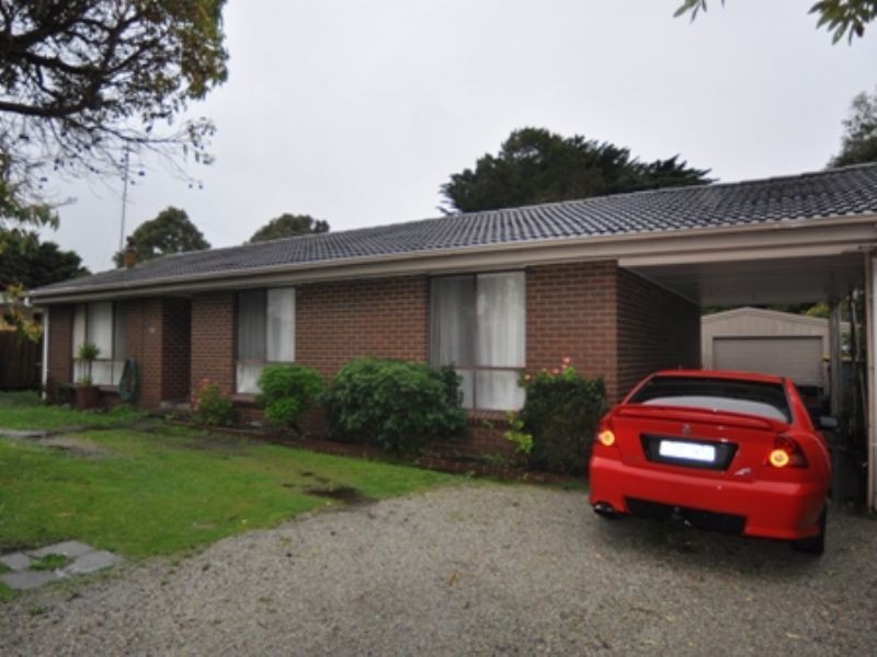 24  Sandy Mount Ave, Inverloch VIC 3996