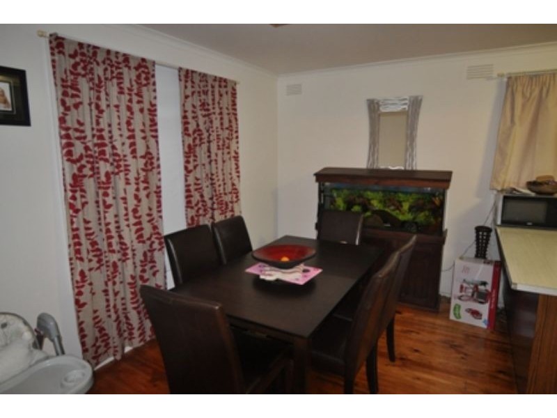 24  Sandy Mount Ave, Inverloch VIC 3996