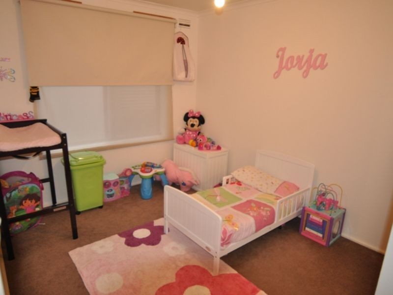 24  Sandy Mount Ave, Inverloch VIC 3996