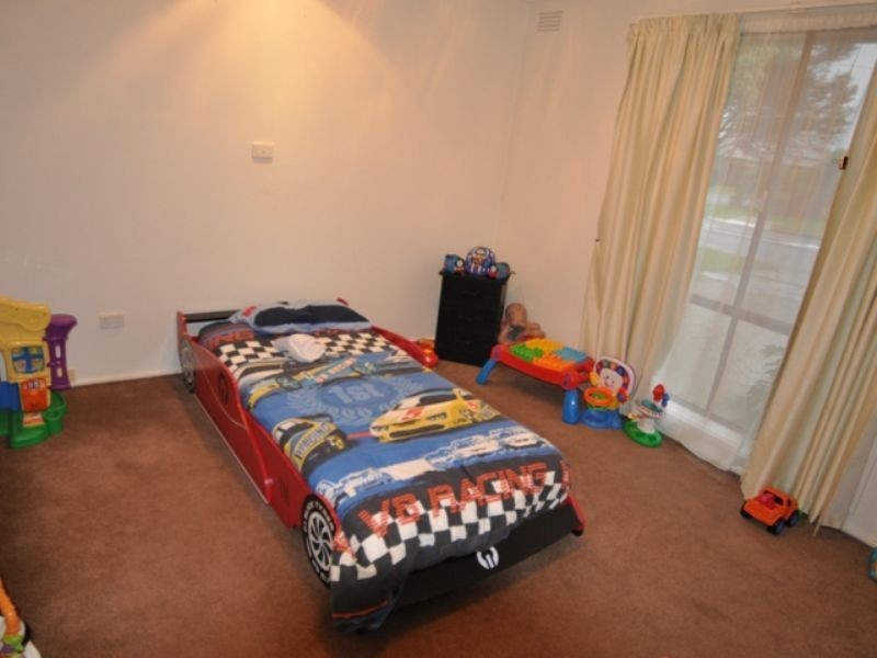 24  Sandy Mount Ave, Inverloch VIC 3996