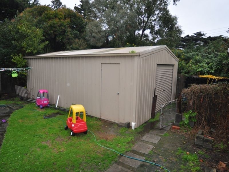 24  Sandy Mount Ave, Inverloch VIC 3996