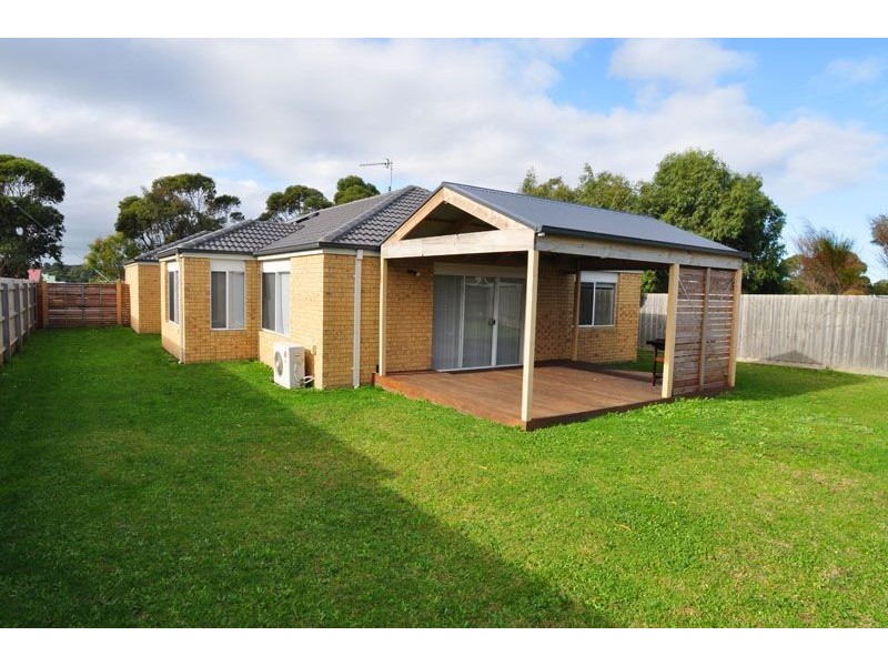 43 Ullathornes Road, Inverloch VIC 3996