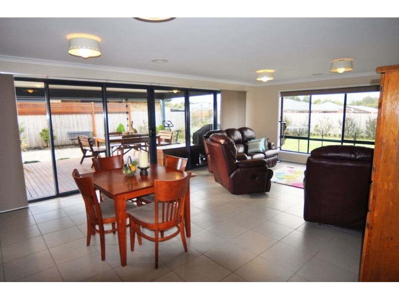 12 Surrey Place, Inverloch VIC 3996