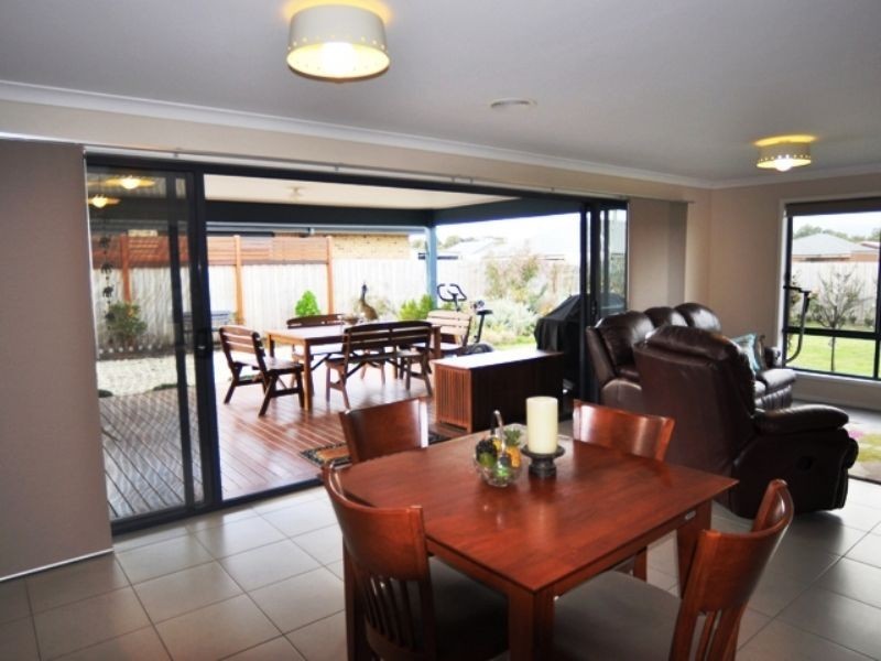 12 Surrey Place, Inverloch VIC 3996