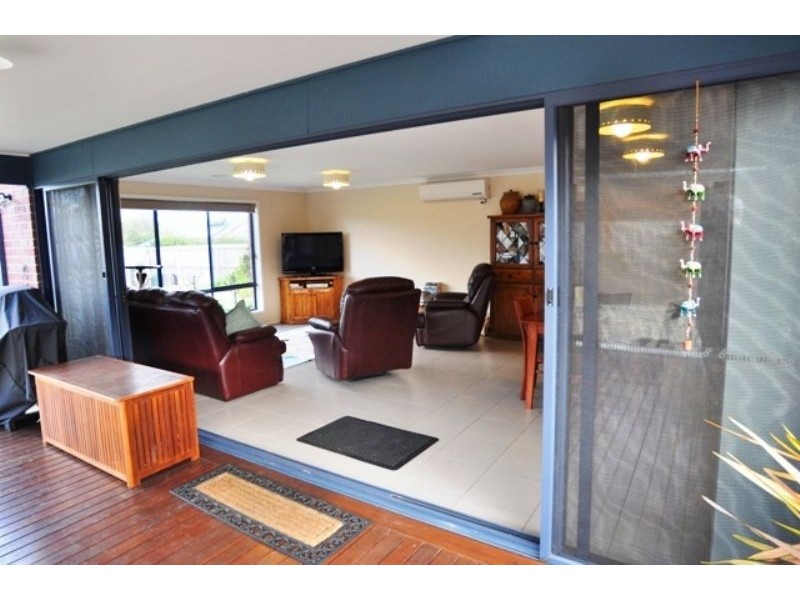 12 Surrey Place, Inverloch VIC 3996