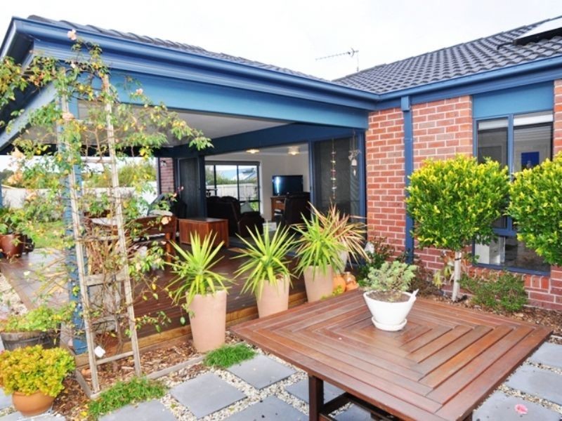 12 Surrey Place, Inverloch VIC 3996