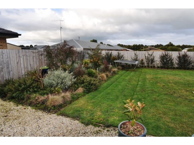 12 Surrey Place, Inverloch VIC 3996