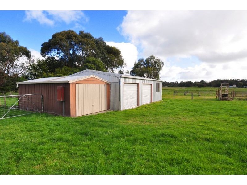 55 Desmond Rd, Wattle Bank VIC 3995