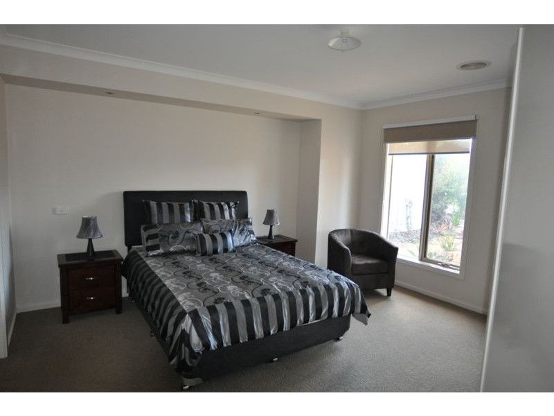 18 Outrigger Drive, Inverloch VIC 3996