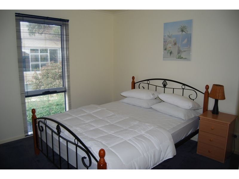 2/18 Hopetoun Street, Inverloch VIC 3996