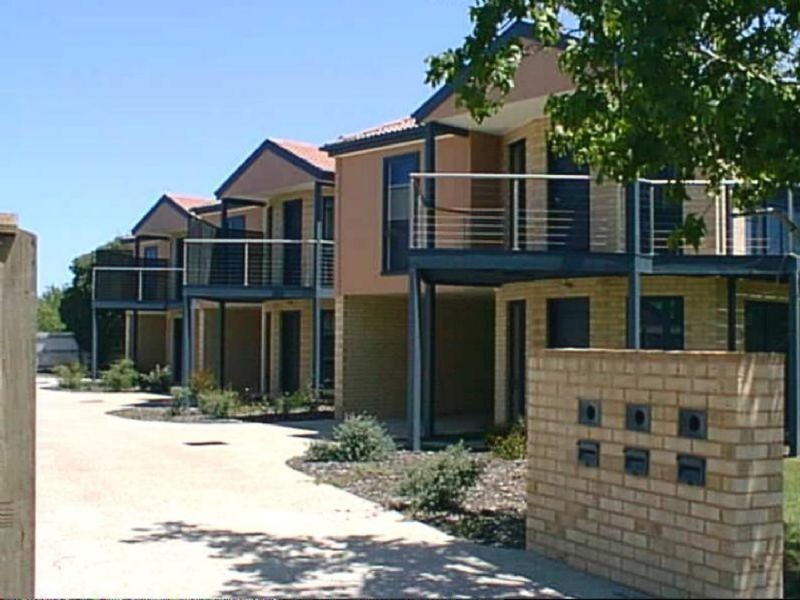 2/18 Hopetoun Street, Inverloch VIC 3996