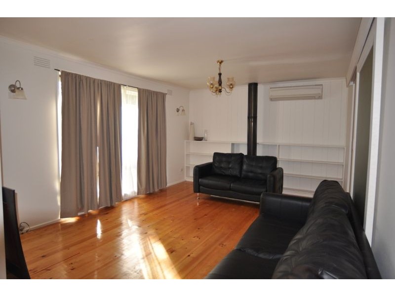 24 Sandymount Ave, Inverloch VIC 3996
