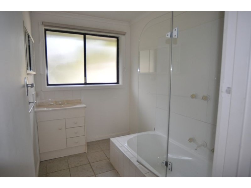24 Sandymount Ave, Inverloch VIC 3996