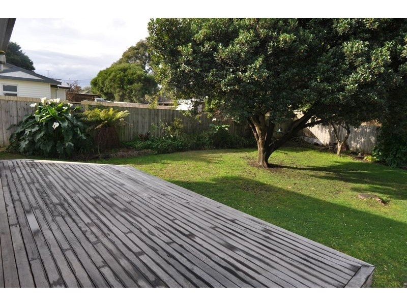 24 Sandymount Ave, Inverloch VIC 3996