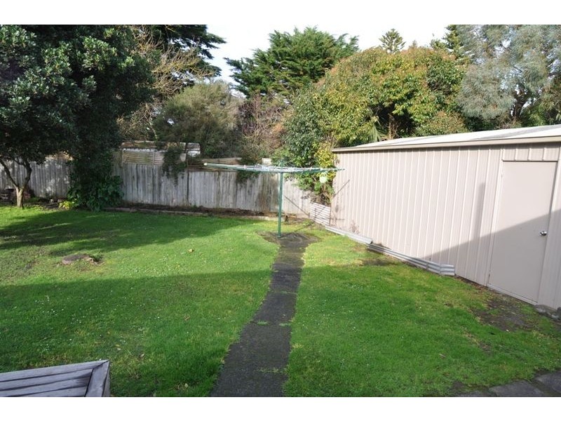 24 Sandymount Ave, Inverloch VIC 3996