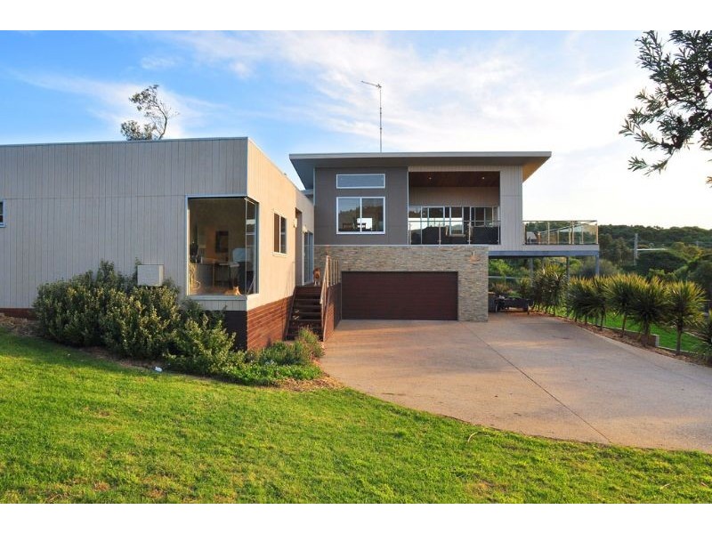 17-19 McIndoe Avenue, Venus Bay VIC 3956