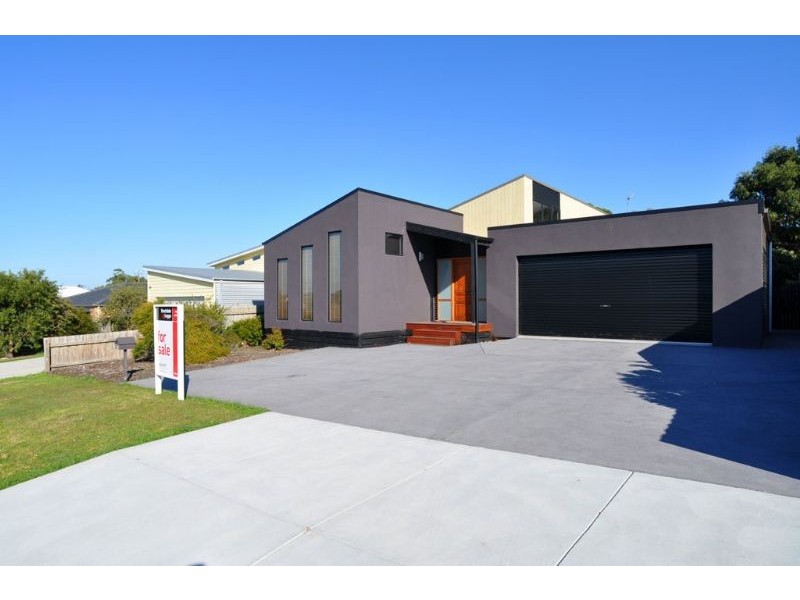 12 Beachcomber Drive, Inverloch VIC 3996