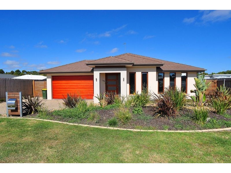 18 Surrey Plc, Inverloch VIC 3996