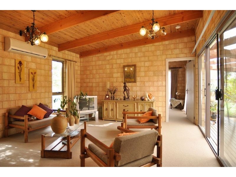 12 Melaleuca Mews, Inverloch VIC 3996