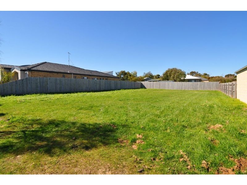 5 Endeavour Place, Inverloch VIC 3996