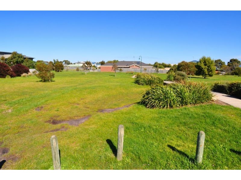 5 Endeavour Place, Inverloch VIC 3996