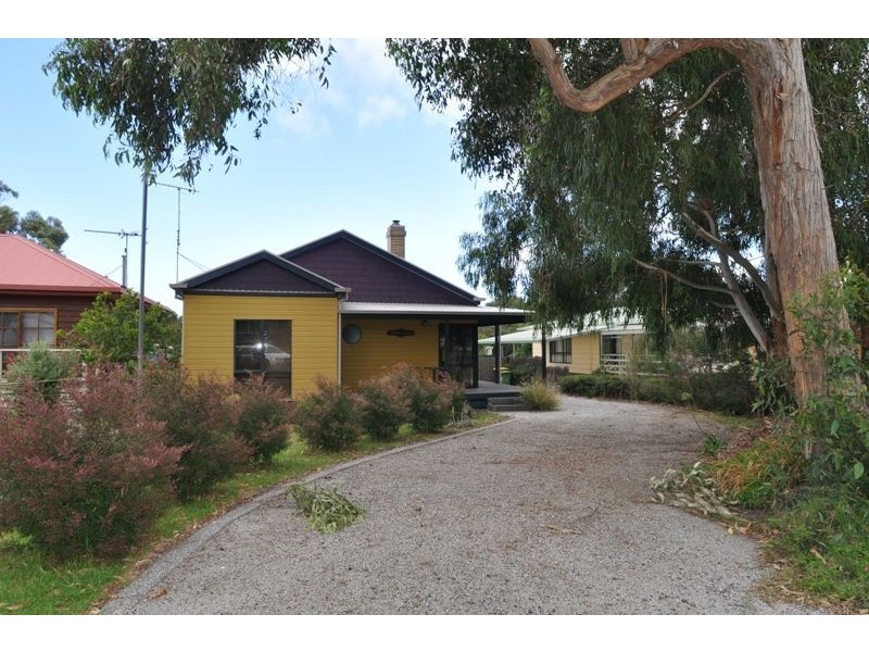 61 Dixon St, Inverloch VIC 3996