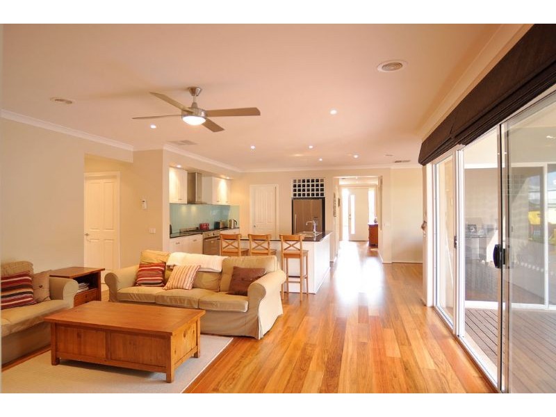 8 Bluewater Place, Inverloch VIC 3996