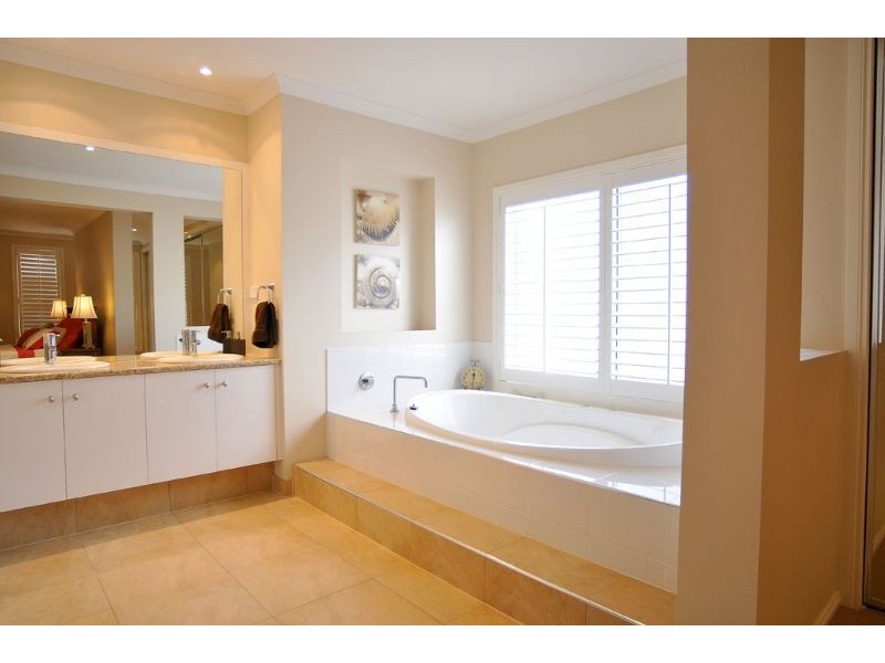 8 Bluewater Place, Inverloch VIC 3996