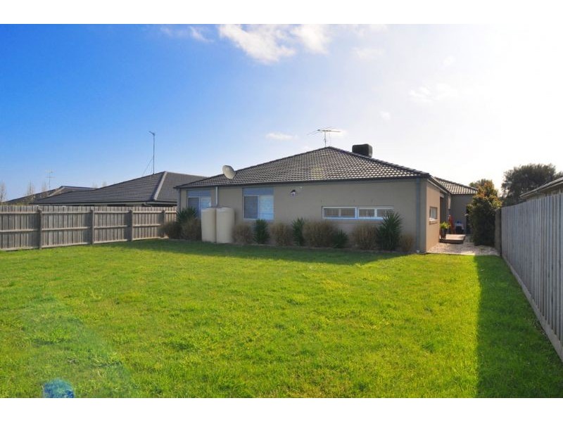 8 Bluewater Place, Inverloch VIC 3996