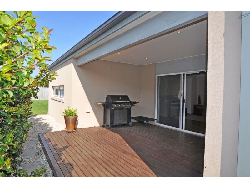 8 Bluewater Place, Inverloch VIC 3996