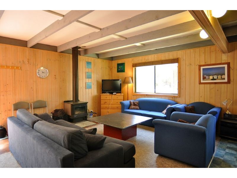 11 Club Ave, Inverloch VIC 3996