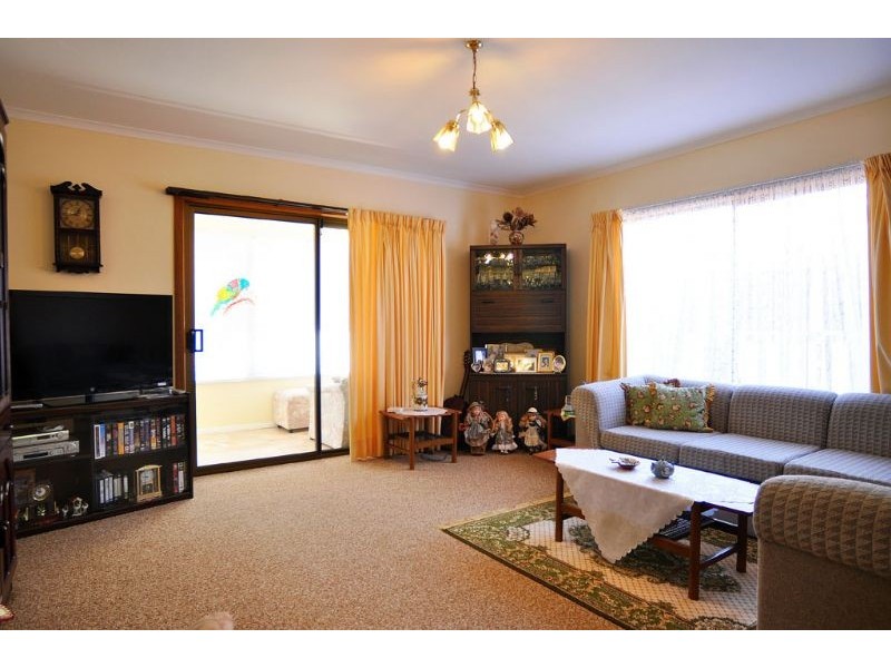 38 Gordon Ave, Inverloch VIC 3996