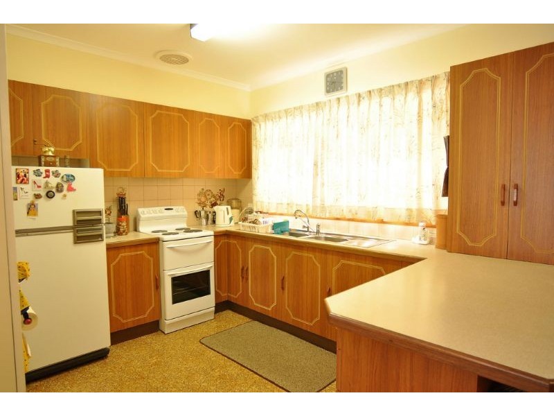38 Gordon Ave, Inverloch VIC 3996