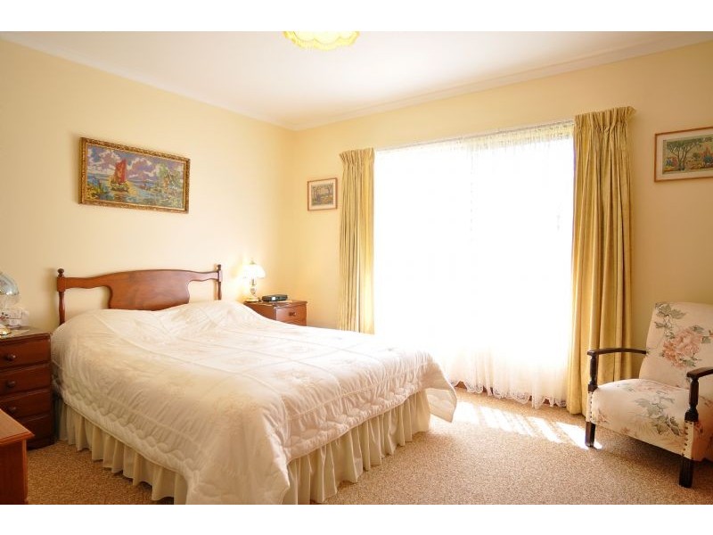 38 Gordon Ave, Inverloch VIC 3996