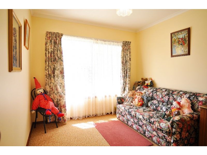38 Gordon Ave, Inverloch VIC 3996